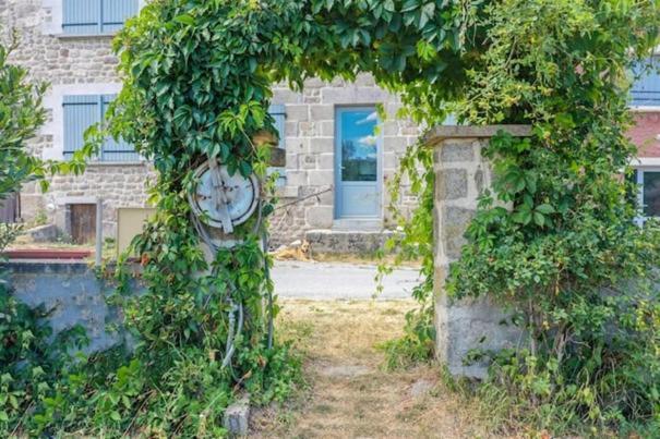 Roue D'Escampette Gite D'Etape Et De Sejour Champagnat  Zewnętrze zdjęcie